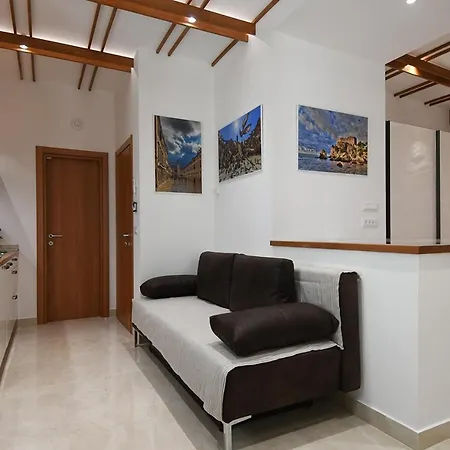 Old Town Dubrovnik Studio, Quiet Street, 2 min Stradun Dubrovnik