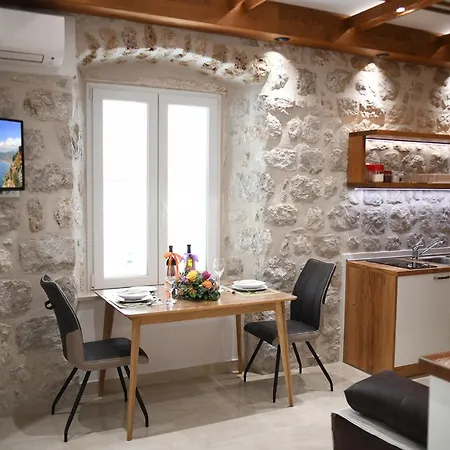 Old Town Dubrovnik Studio, Quiet Street, 2 min Stradun Campingplatz