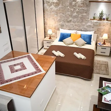 Campingplatz Old Town Dubrovnik Studio, Quiet Street, 2 min Stradun *