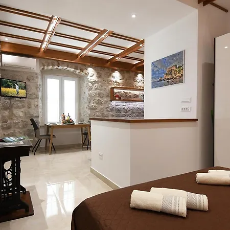 Old Town Dubrovnik Studio, Quiet Street, 2 min Stradun Campingplatz Dubrovnik